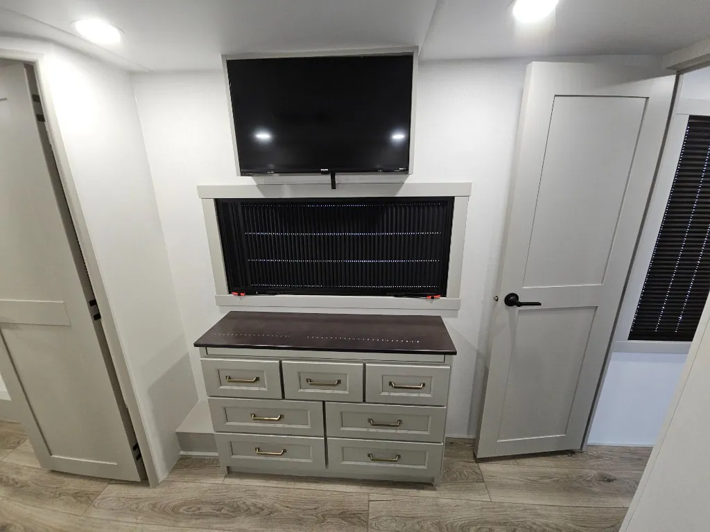 2026 Brinkley Model G 4150, Photos photo 49