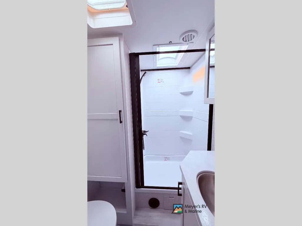 2025 Jayco Jay Feather 29RL, Photos photo 18