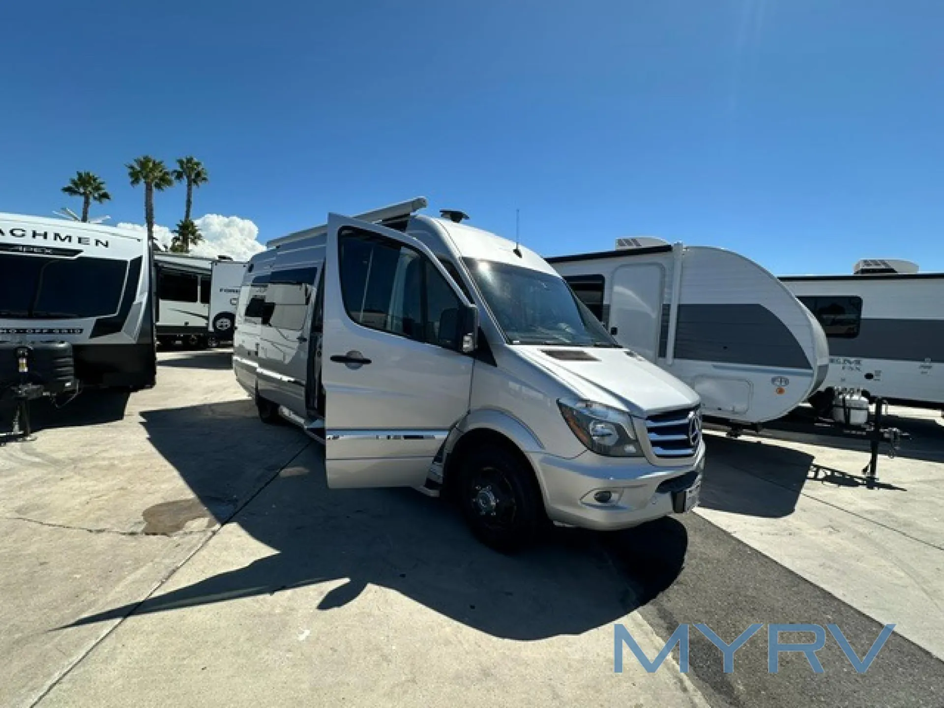 2016 Winnebago Era 70C - Photo 3