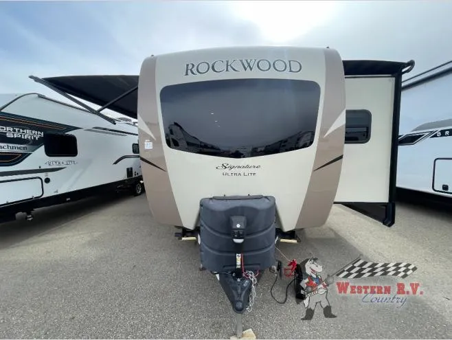 2018 Forest River Rockwood Signature Ultra Lite 8328BS - Photo 2