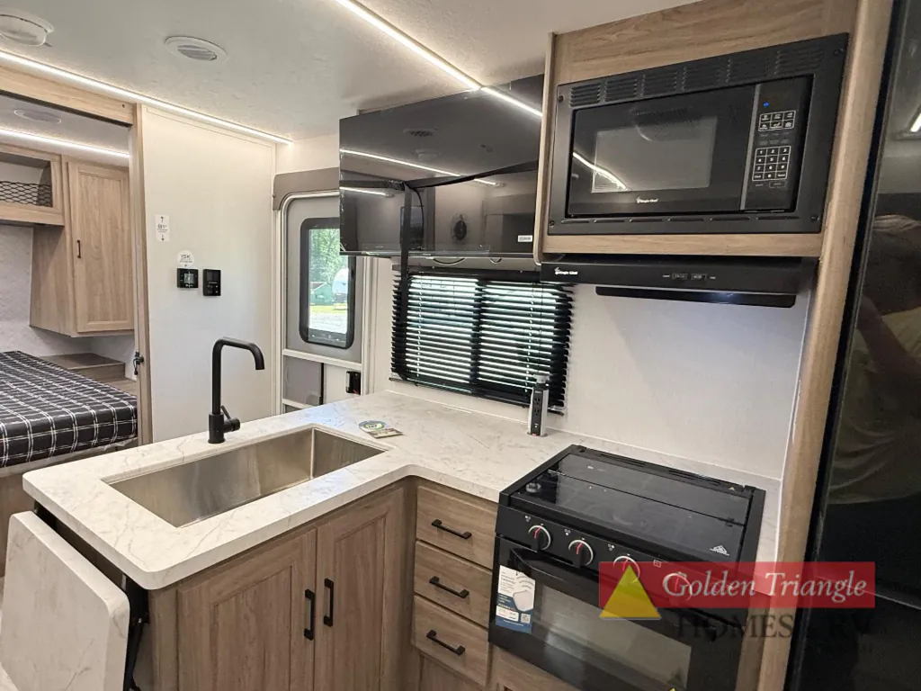 2026 Coachmen Freedom Express Select 30SE, Photos photo 17