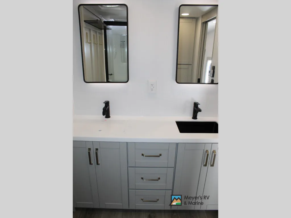 2026 Brinkley Model Z 3600, Photos photo 42