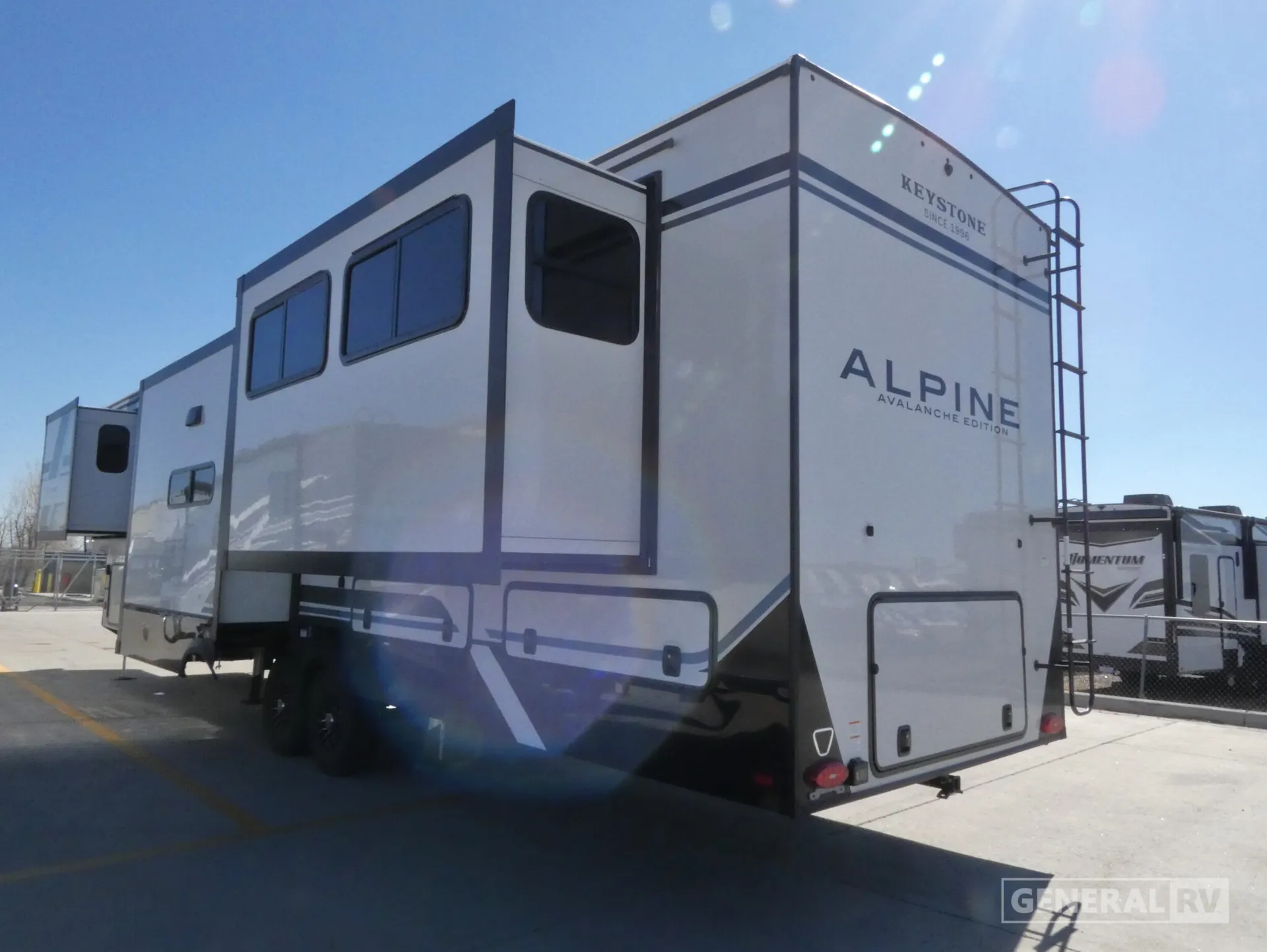 2026 Keystone Alpine Avalanche Edition 381DL - Photo 4