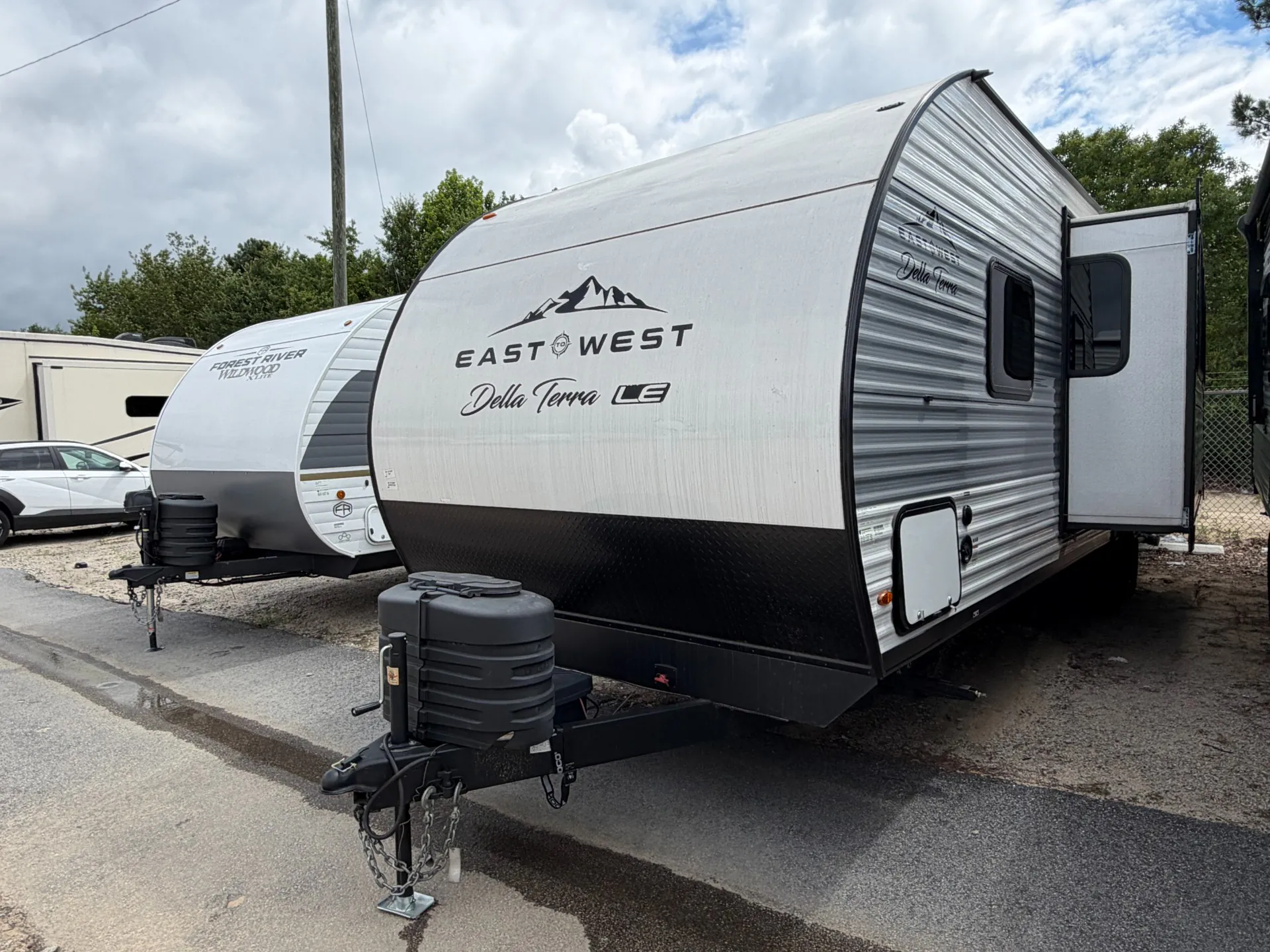 2025 East to West Della Terra LE 255BHLE - Photo 4