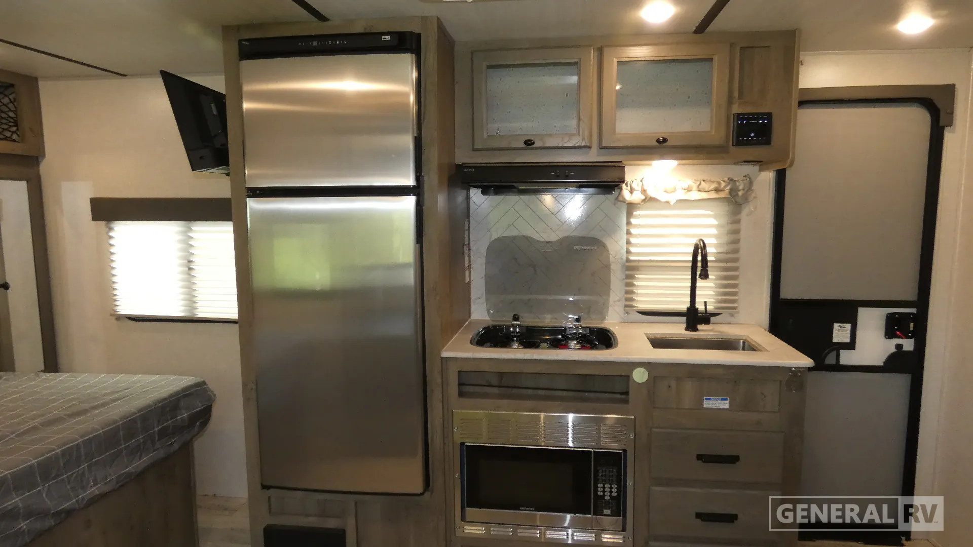 2022 Forest River Surveyor Legend 19RBLE — Photo 6