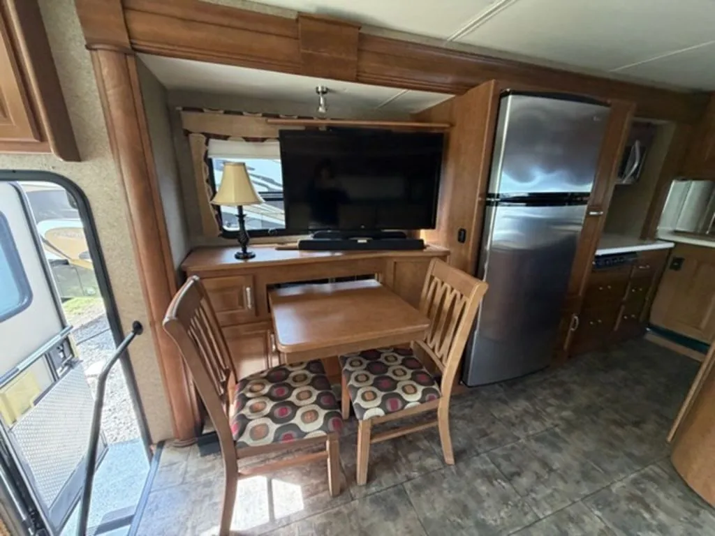 2014 Thor Motor Coach Challenger 37GT - Photo 3