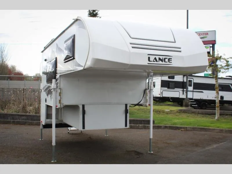 2026 Lance Lance Truck Campers Used    825 - Main photo