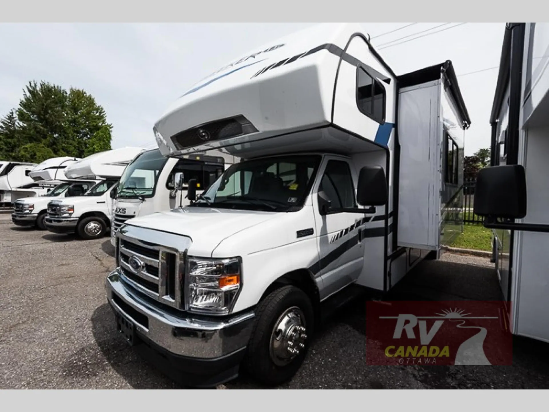 2024 Forest River Sunseeker LE 3250DSLE - Photo 4