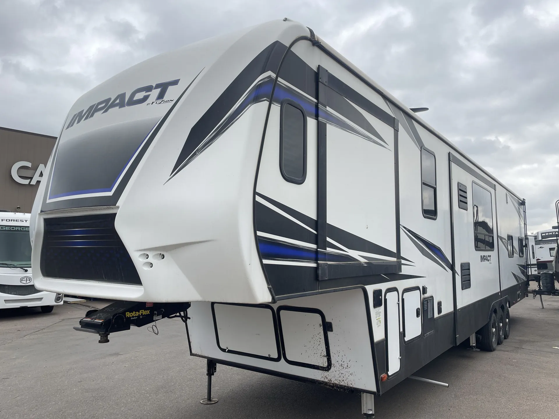 2020 Keystone Impact 415 — front