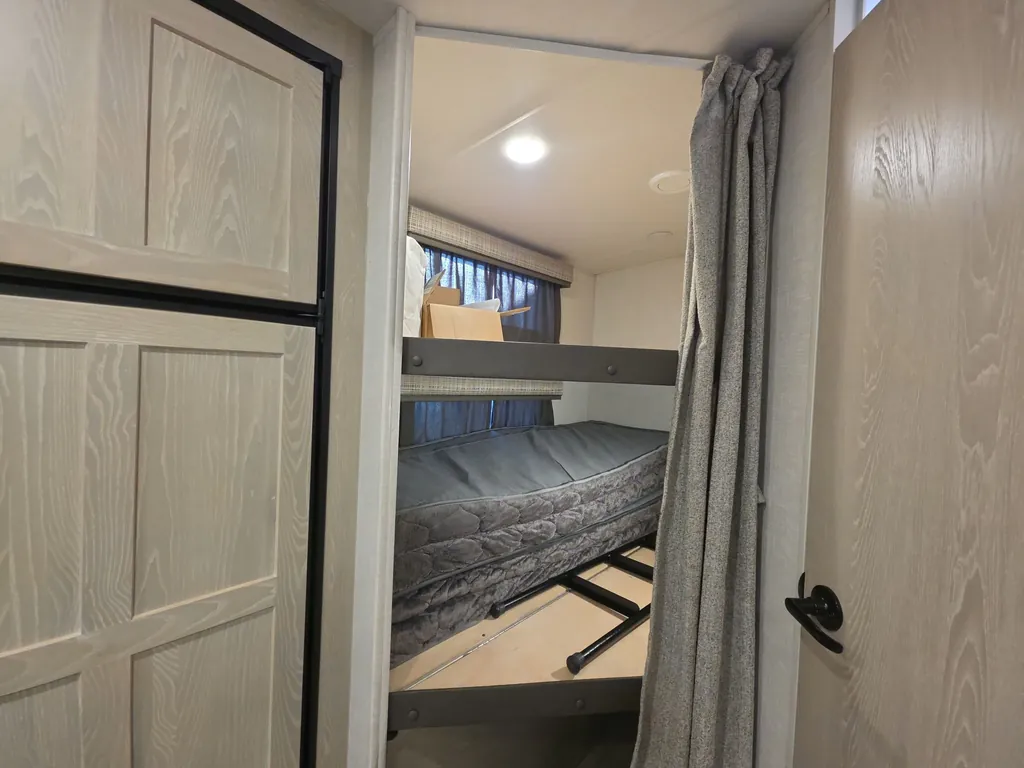 2021 Forest River Flagstaff Micro Lite 25BRDS, Photos photo 19