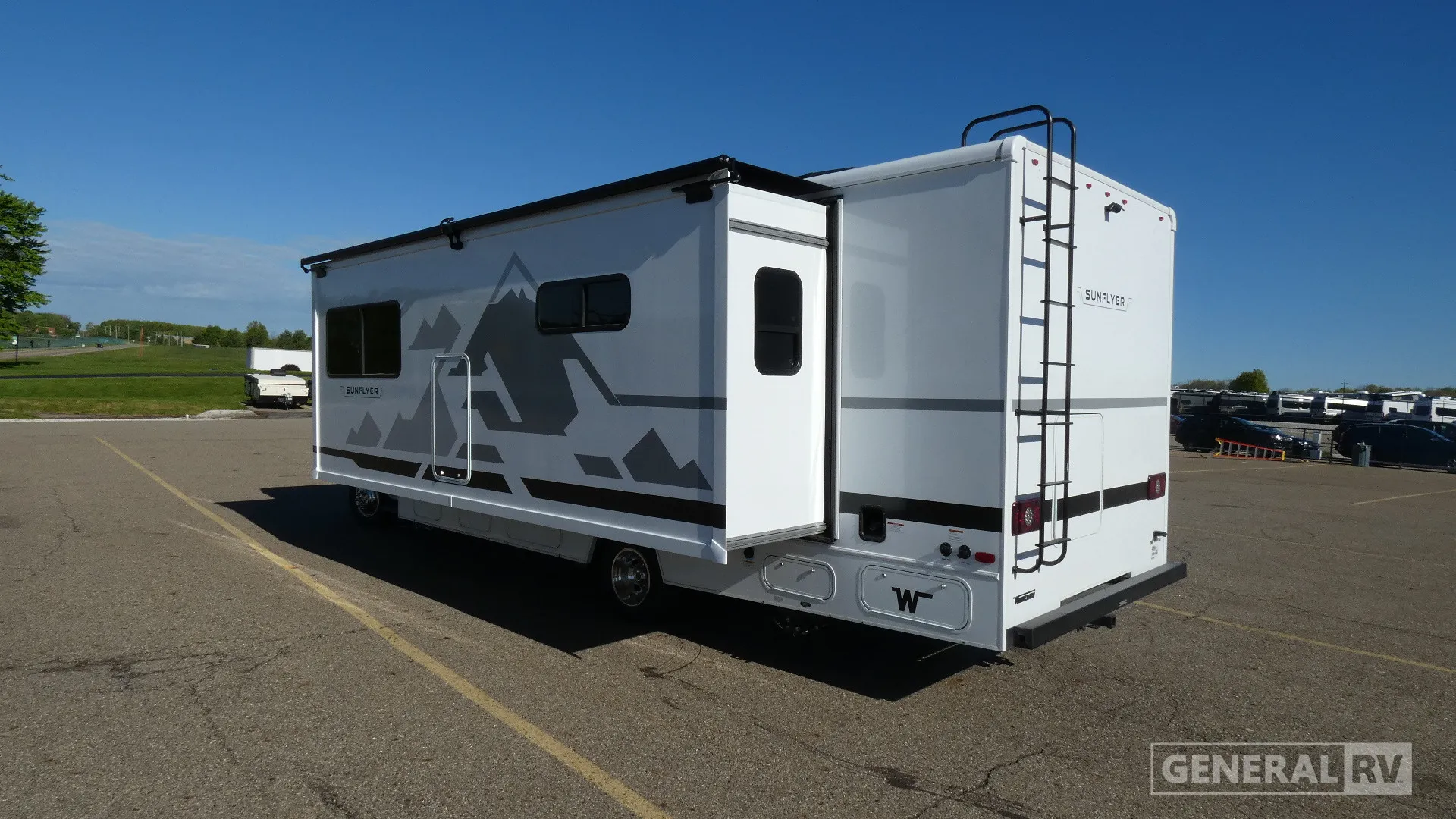 2027 Winnebago Sunflyer 28MB - Photo 4