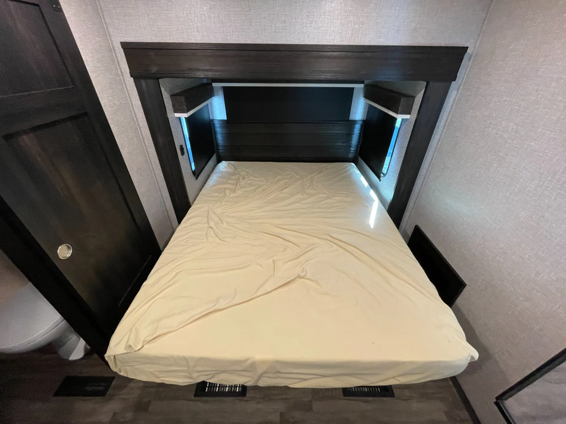 2023 Jayco North Point 390CKDS - Photo 4