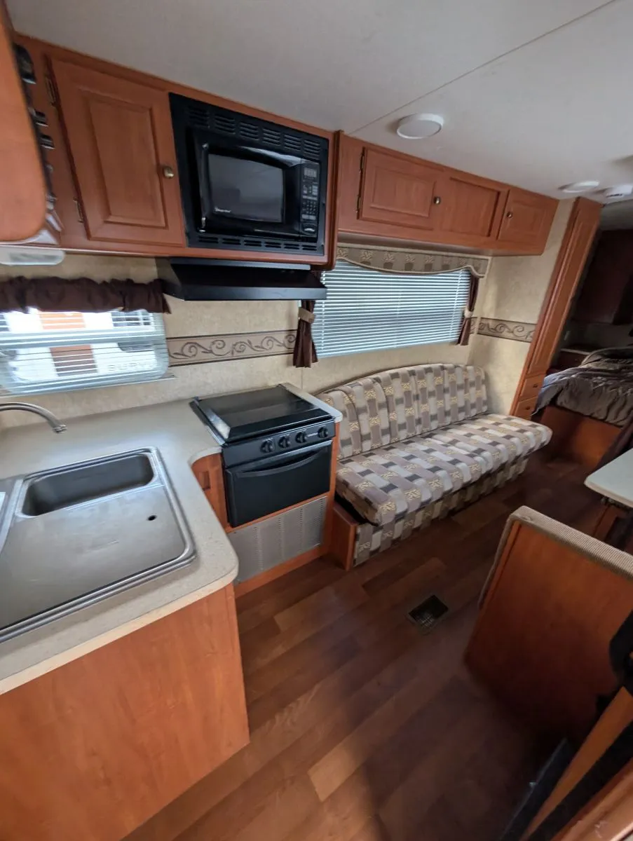2010 Forest River RV Salem 22RB - Photo 3