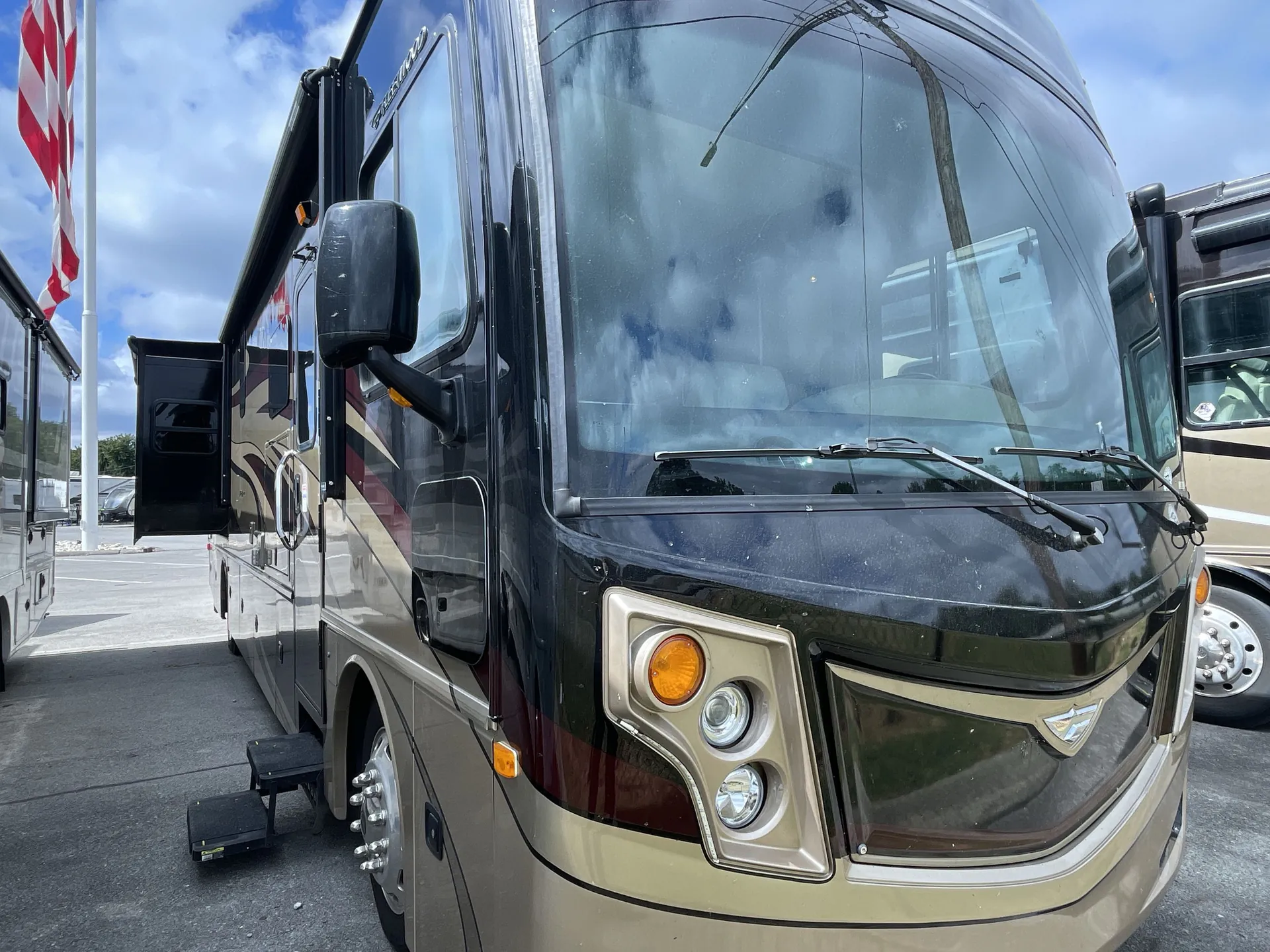 2017 Fleetwood Pace Arrow 36U - Photo 2