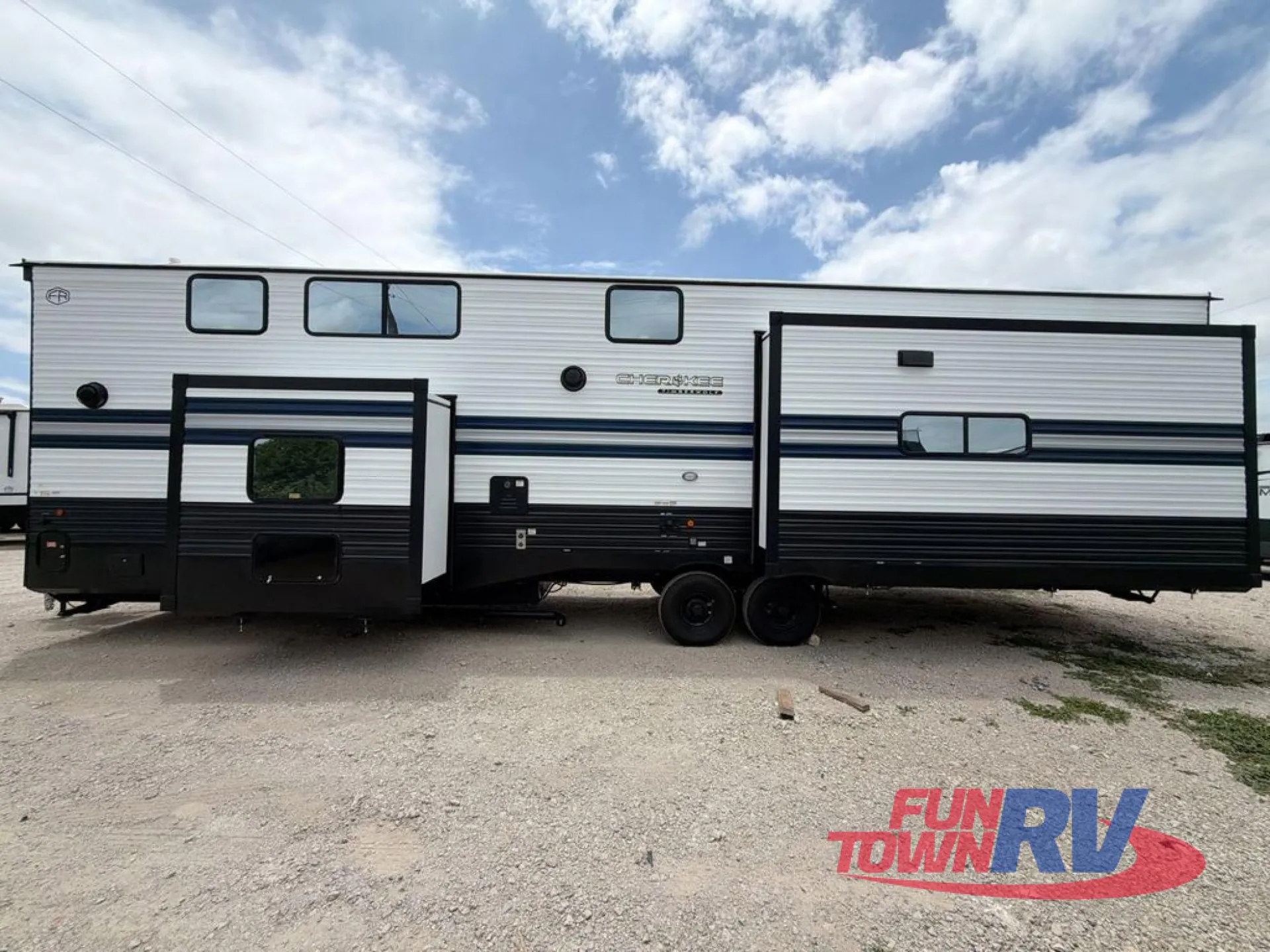2027 Forest River Cherokee Timberwolf 39JM — Photo 5