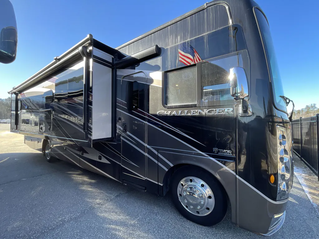 2022 Thor Motor Coach Challenger 35MQ, Photos photo 5