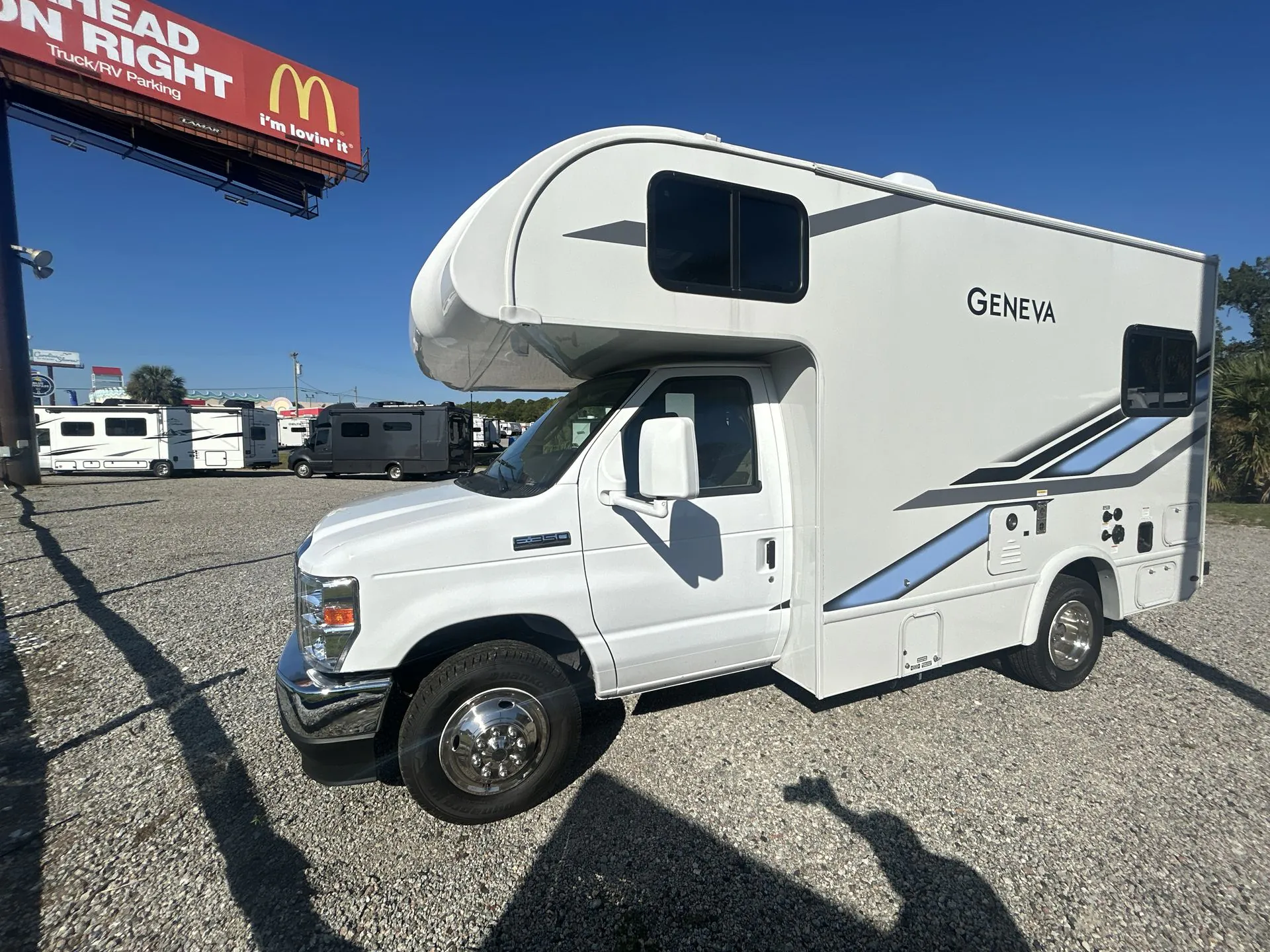 2026 Thor Motor Coach Geneva 19VT - Photo 3