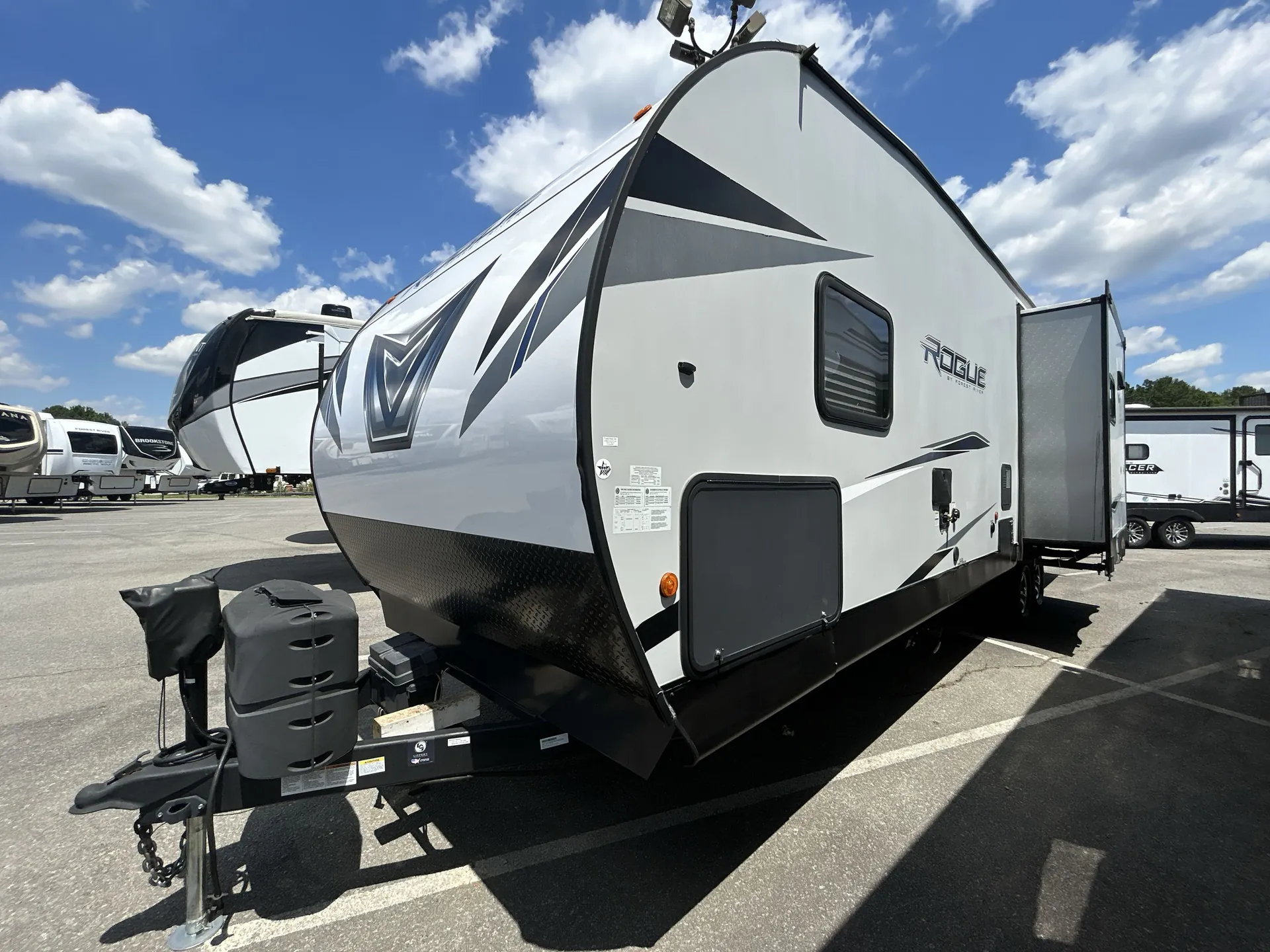 2021 Forest River Vengeance Rogue 26V — off campside
