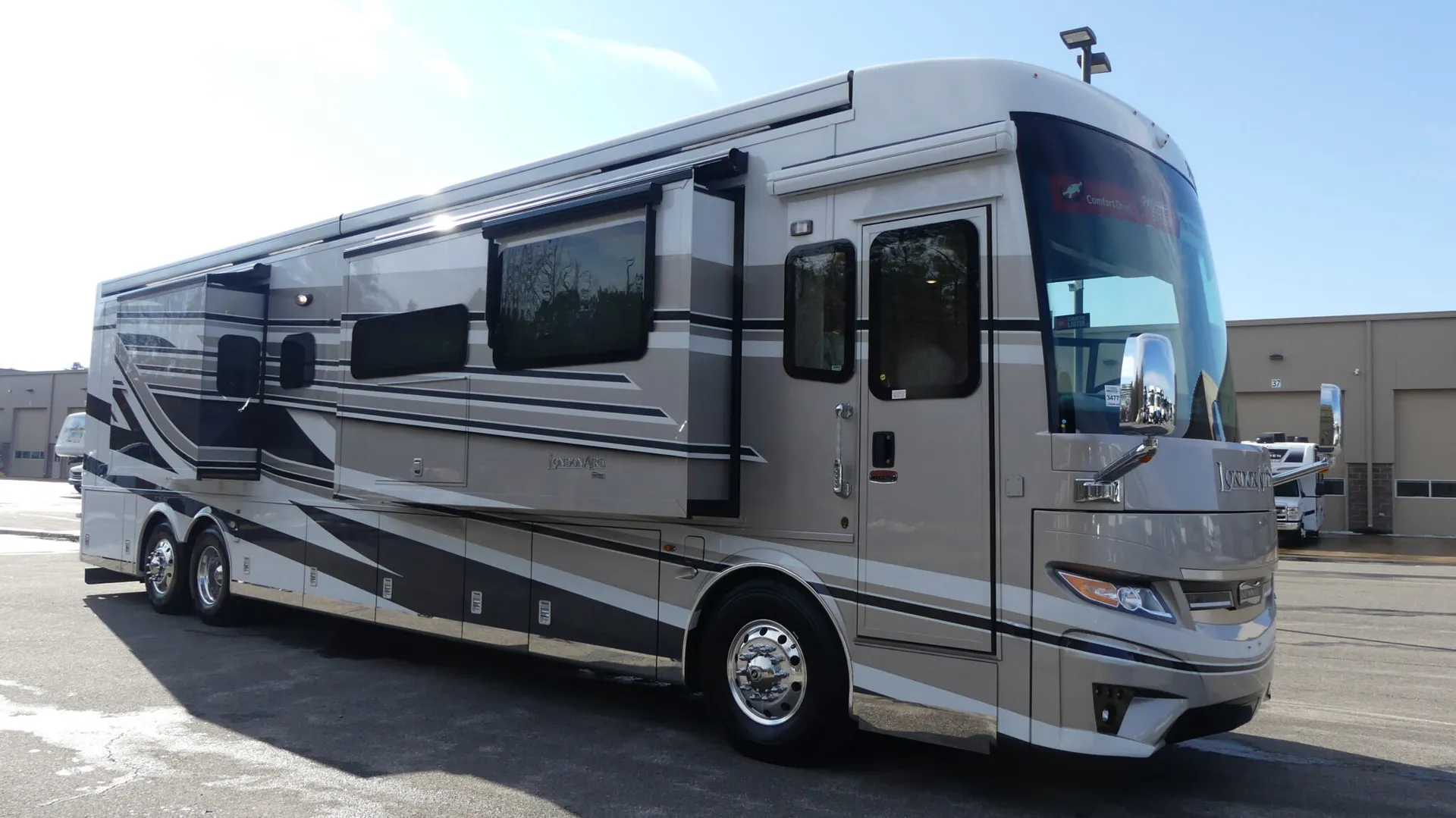 2026 Newmar London Aire 4595 - Photo 2