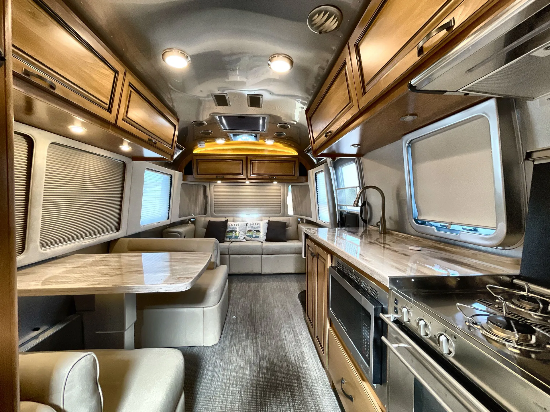 2020 airstream Classic 30RB Twin — living area main