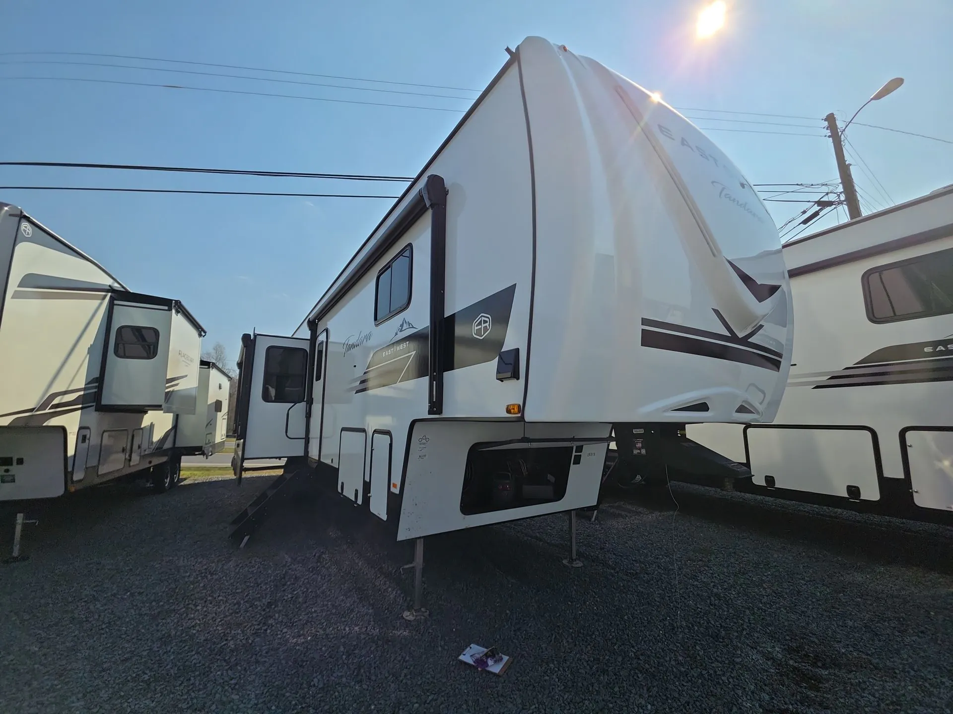 2026 East to West Tandara 387BH - Photo 3