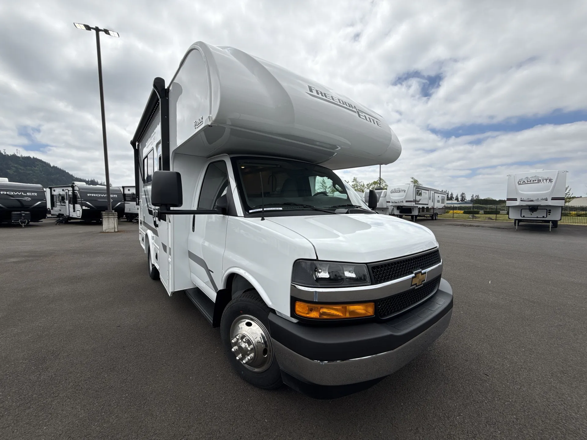 2027 Thor Motor Coach Freedom Elite 19HX - Photo 2