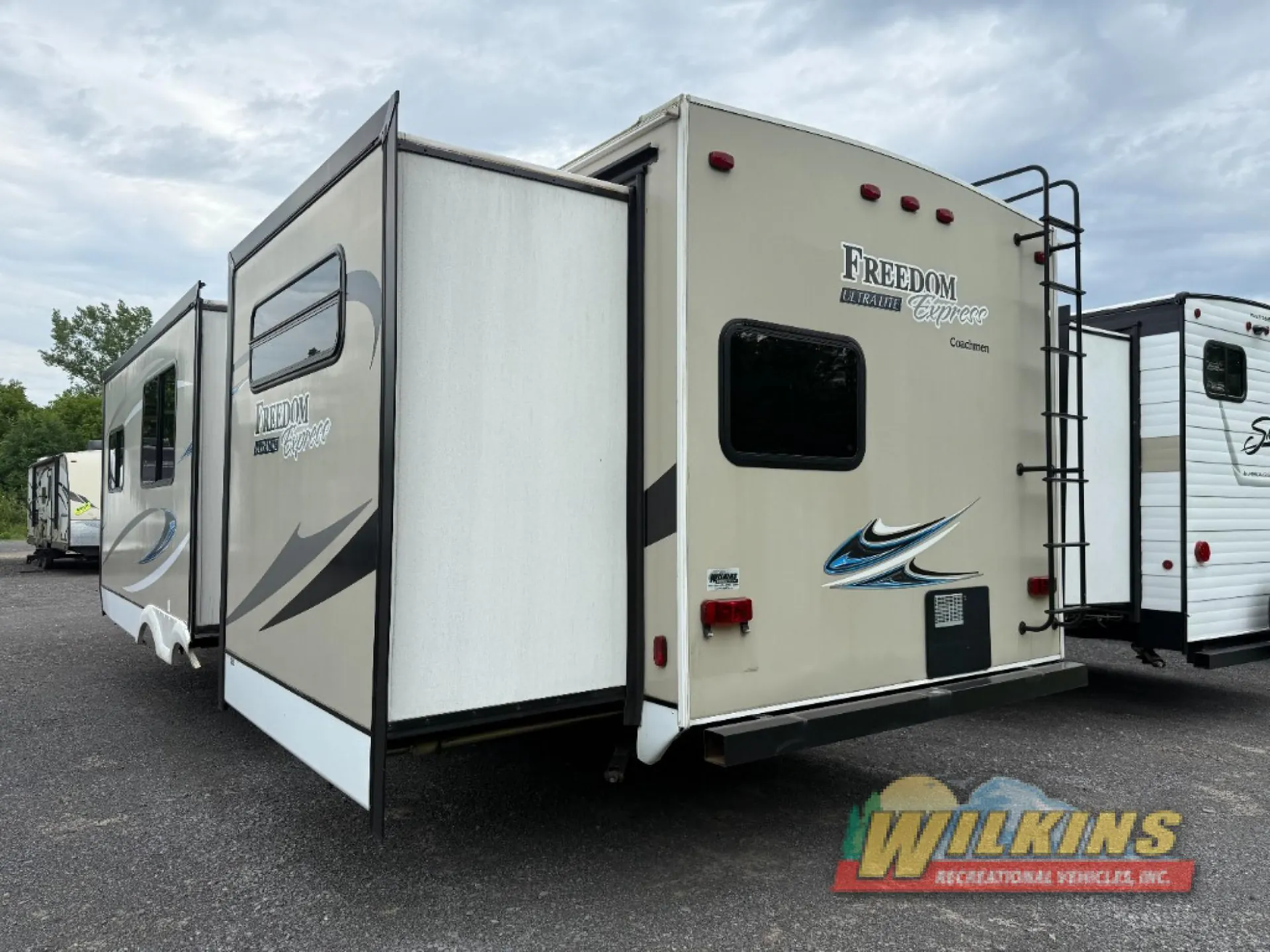 2018 Coachmen Freedom Express 310BHDS - Photo 3