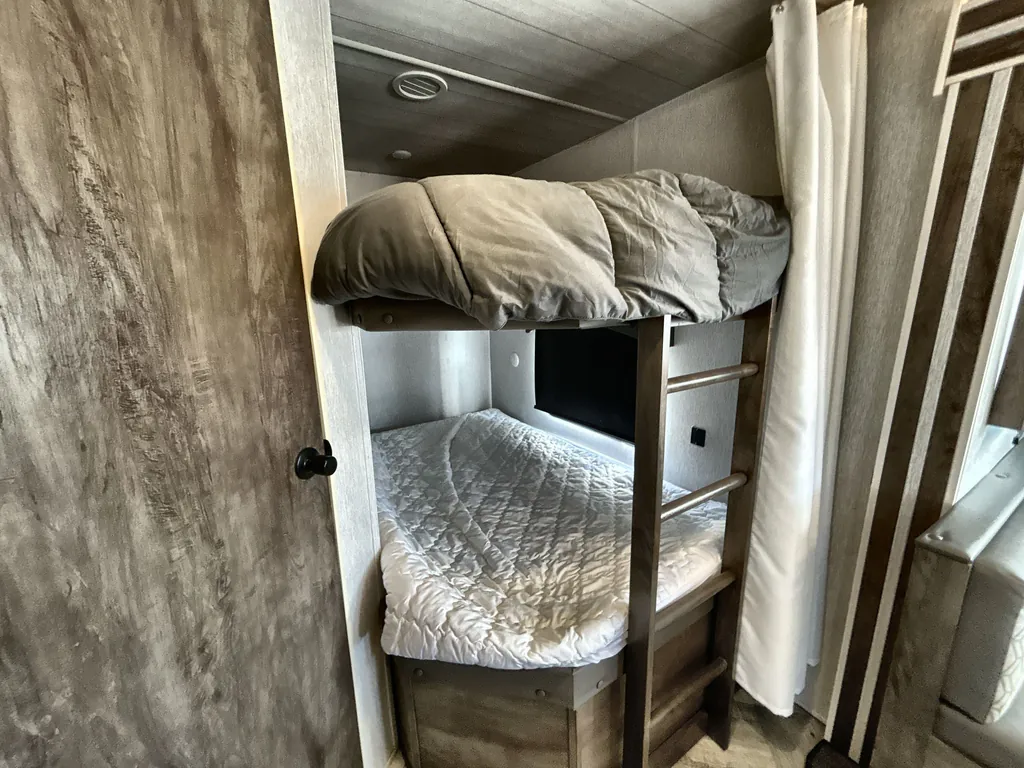 2022 Forest River EVO T2850, Photos photo 26