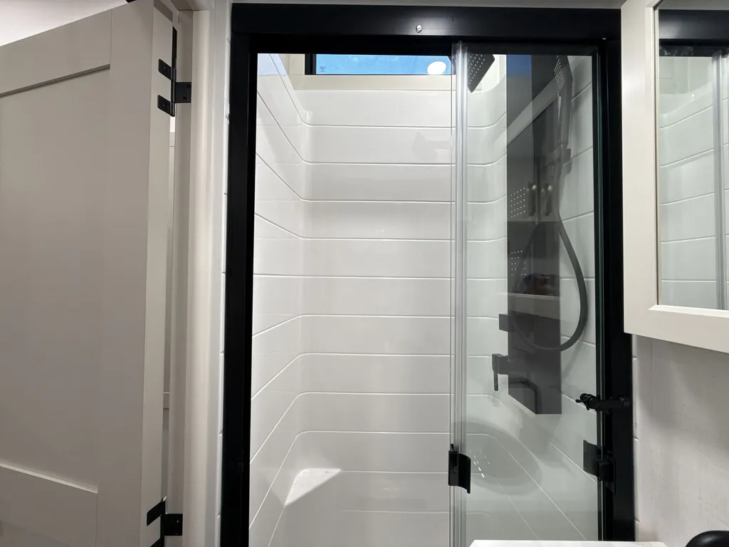 2027 Brinkley Model G 3970, Photos photo 36