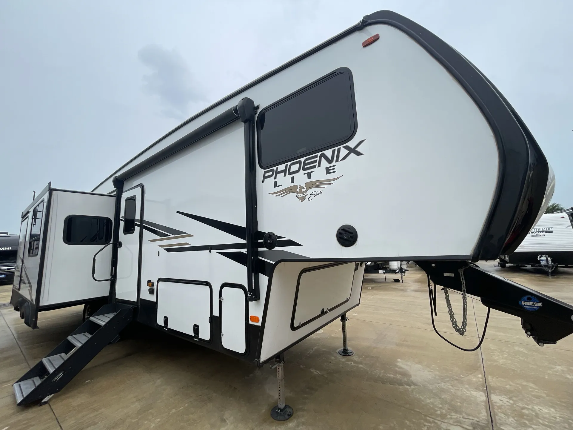 2023 Shasta Phoenix 284RL - Photo 2