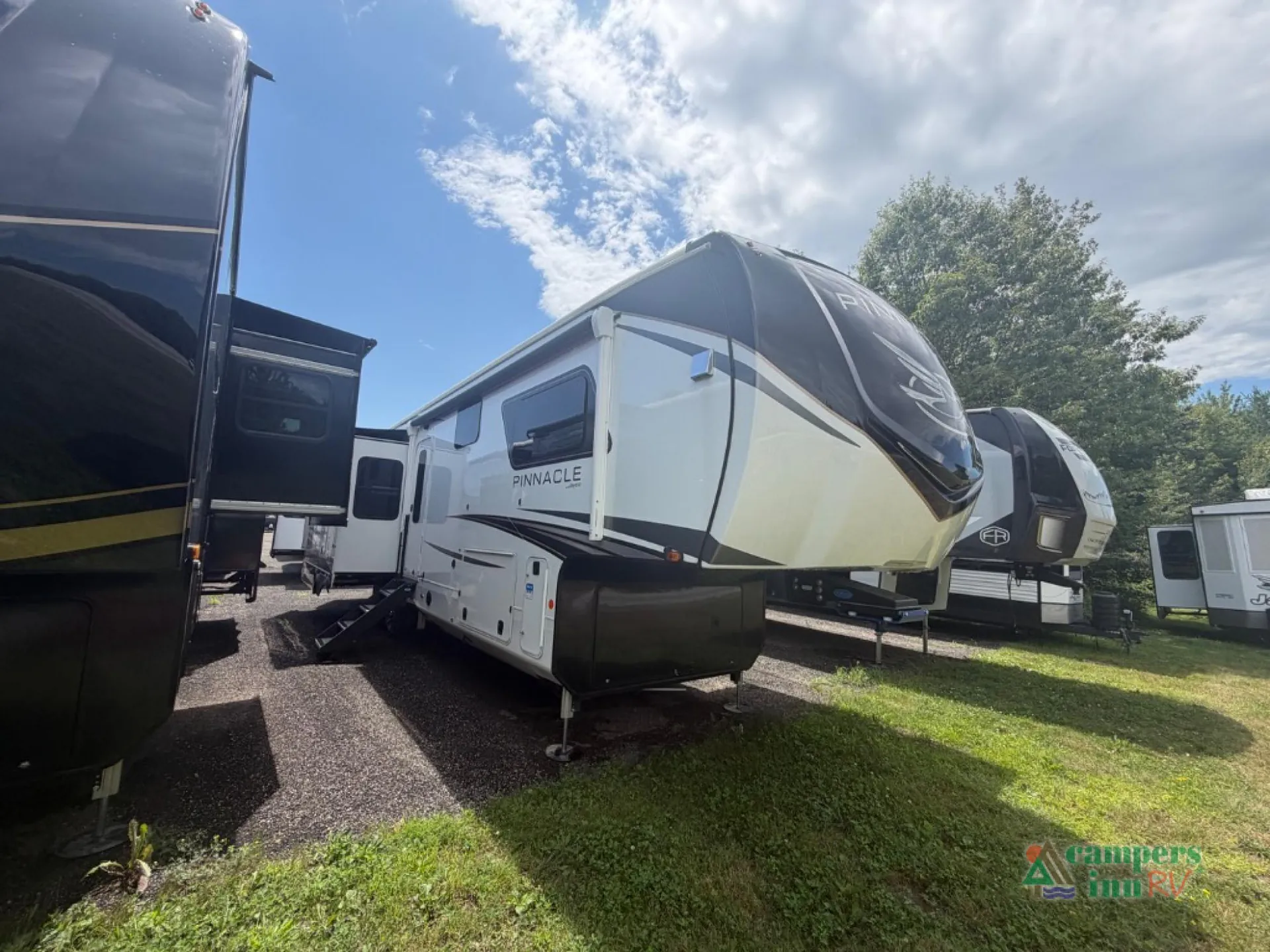 2025 Jayco Pinnacle 38KPTS - Photo 2