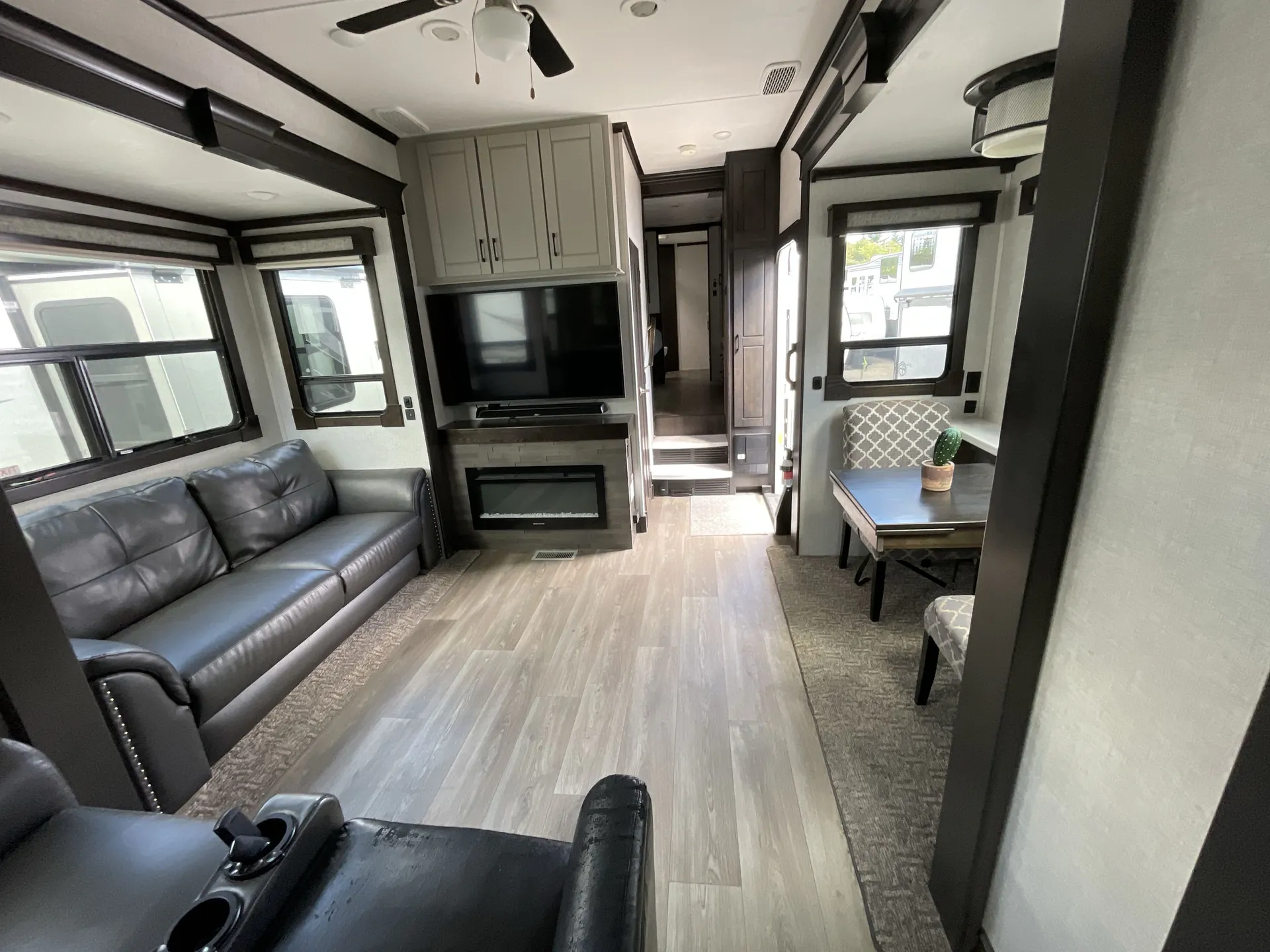 2021 CrossRoads Redwood RW4001LK — living area main