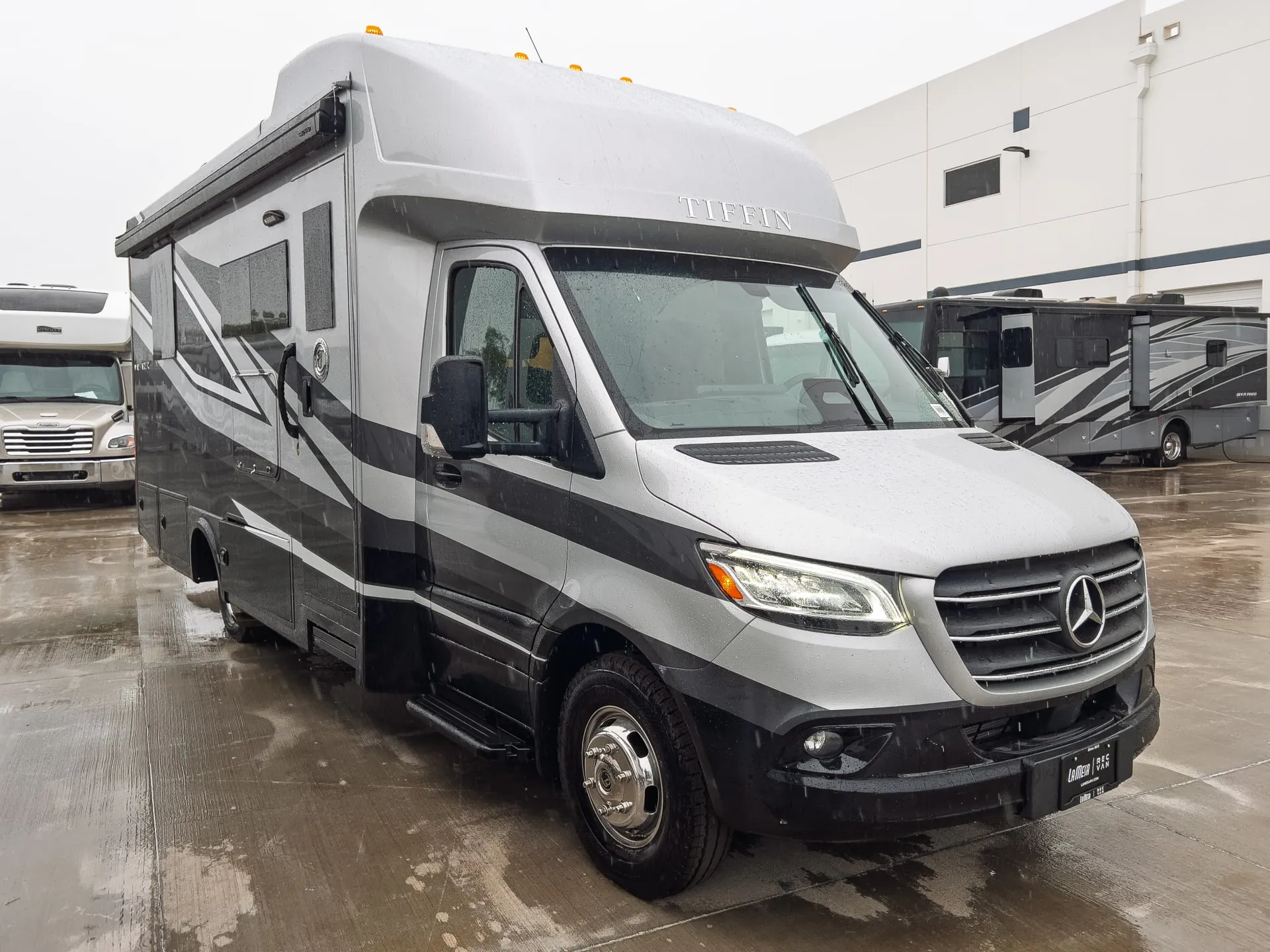 2027 Tiffin Wayfarer 25 PW dealer photo 1 from La Mesa RV Center