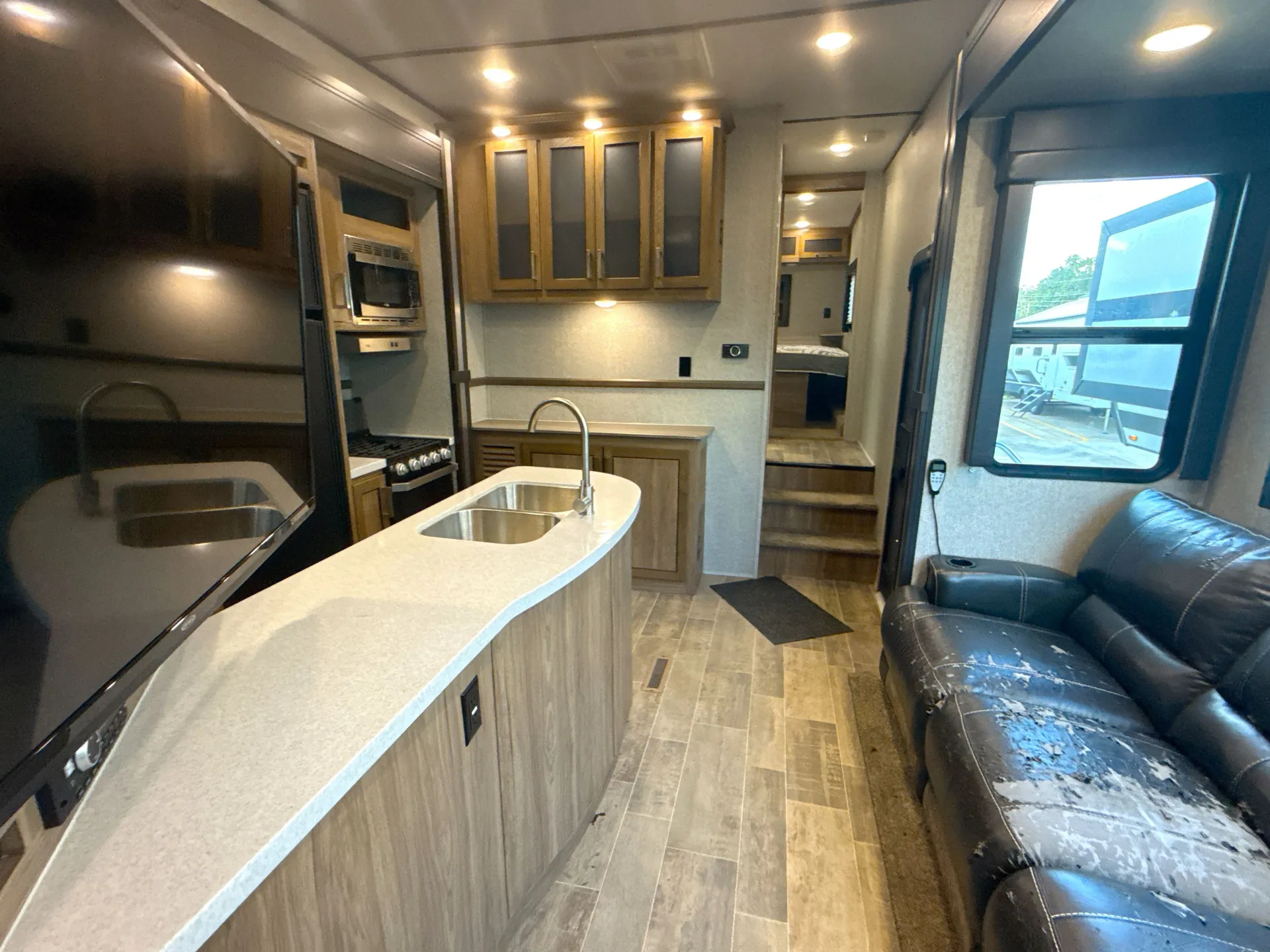2019 Dutchmen Endurance 3956 — living area main