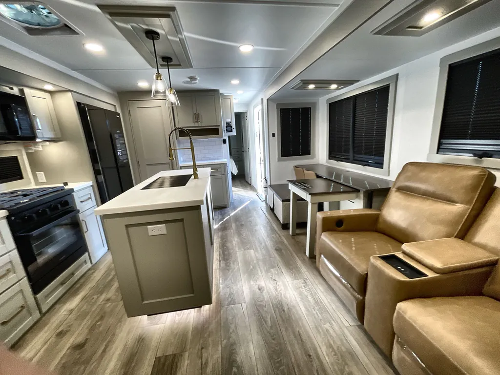 2026 Brinkley Model Z Air 297, Photos photo 13