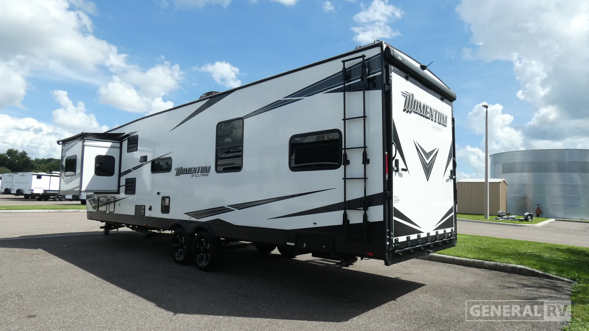 2021 Grand Design Momentum G-Class 31G - Photo 4