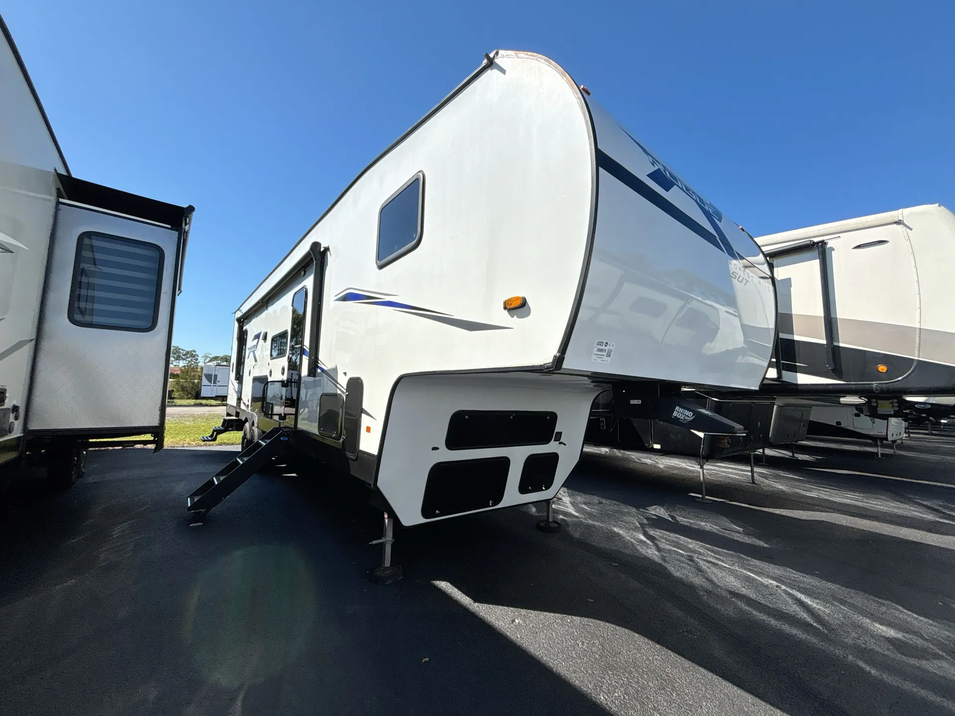 2023 Forest River Rogue 327SUT - Photo 2