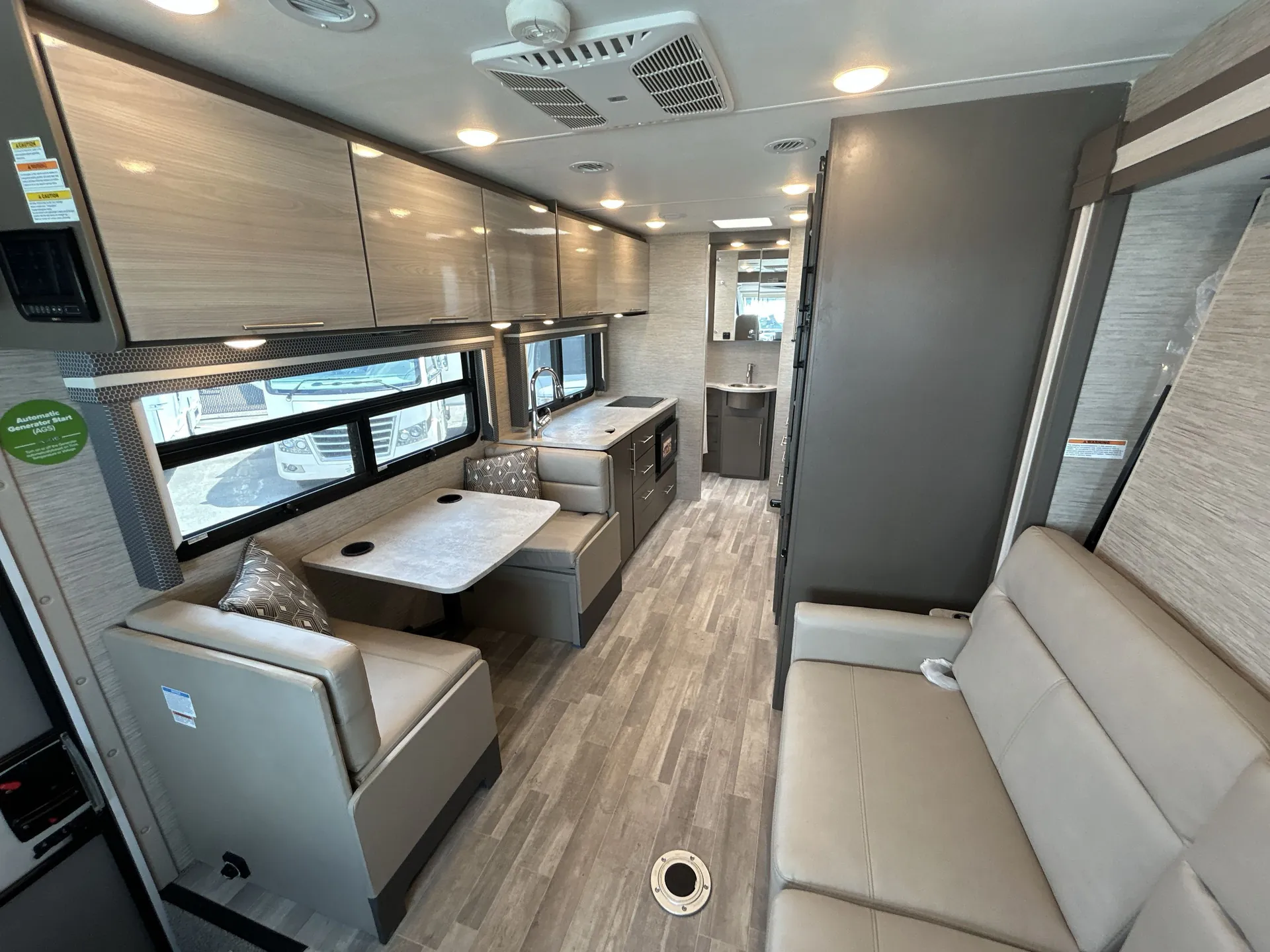 2023 Thor Motor Coach Axis 24.3 - Photo 4