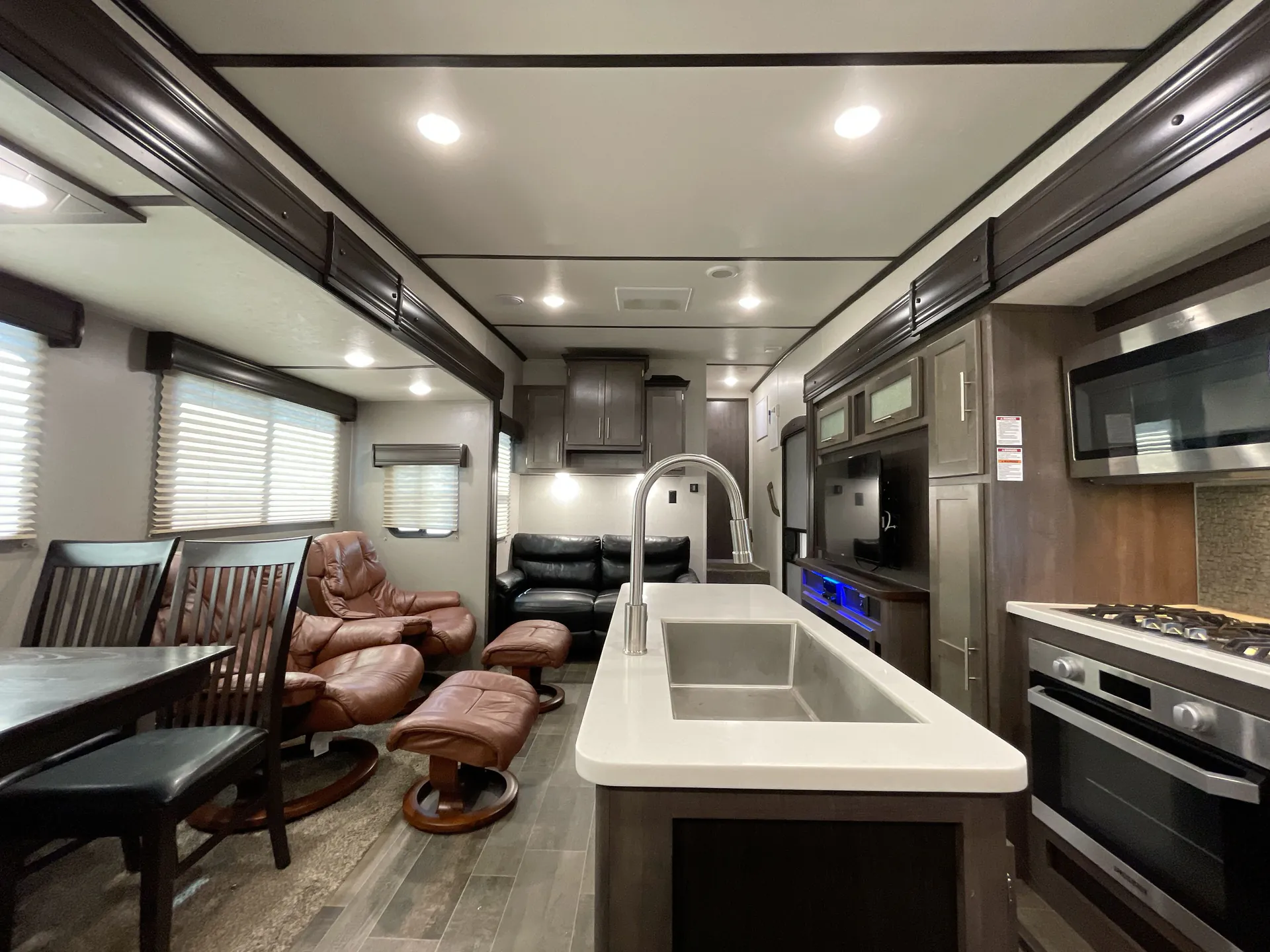 2019 crossroads Cruiser Aire 28RD — living area main