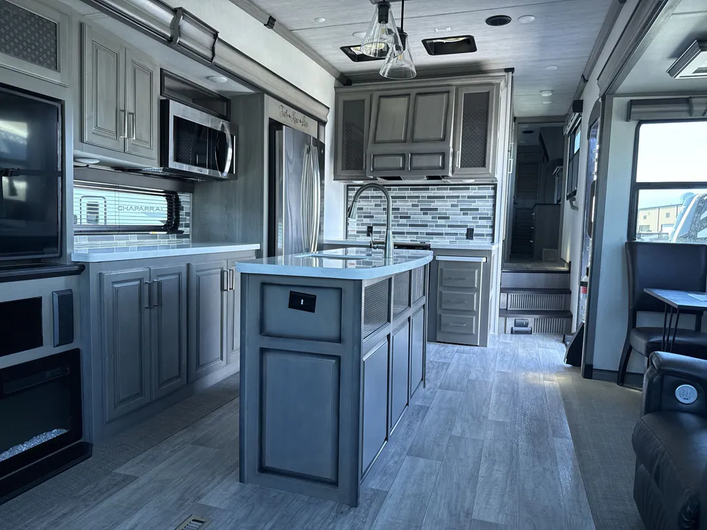 2021 Keystone Montana 3231CK, Photos photo 3