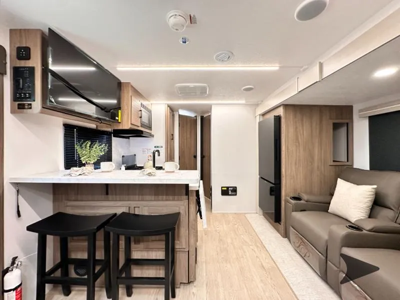 2026 Coachmen Freedom Express Ultra Lite 271BHE - Photo 2
