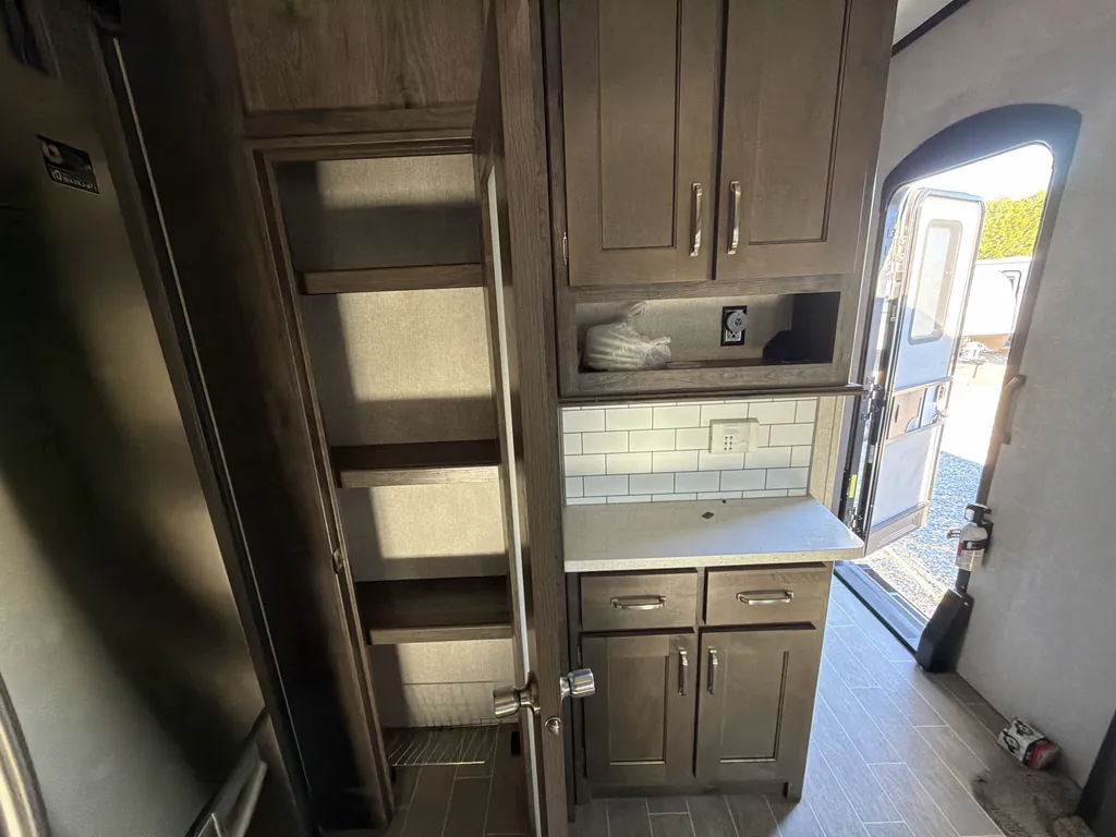 2019 Keystone Montana High Country 385BR, Photos photo 13