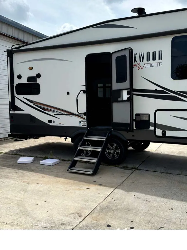 2021 Forest River Rockwood Ultra Lite 2442BS - Photo 4