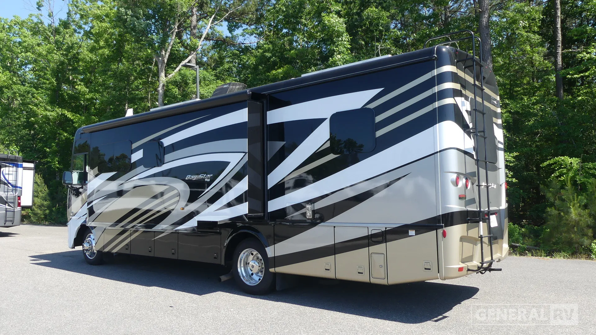 2022 Newmar Bay Star 3226 - Photo 4