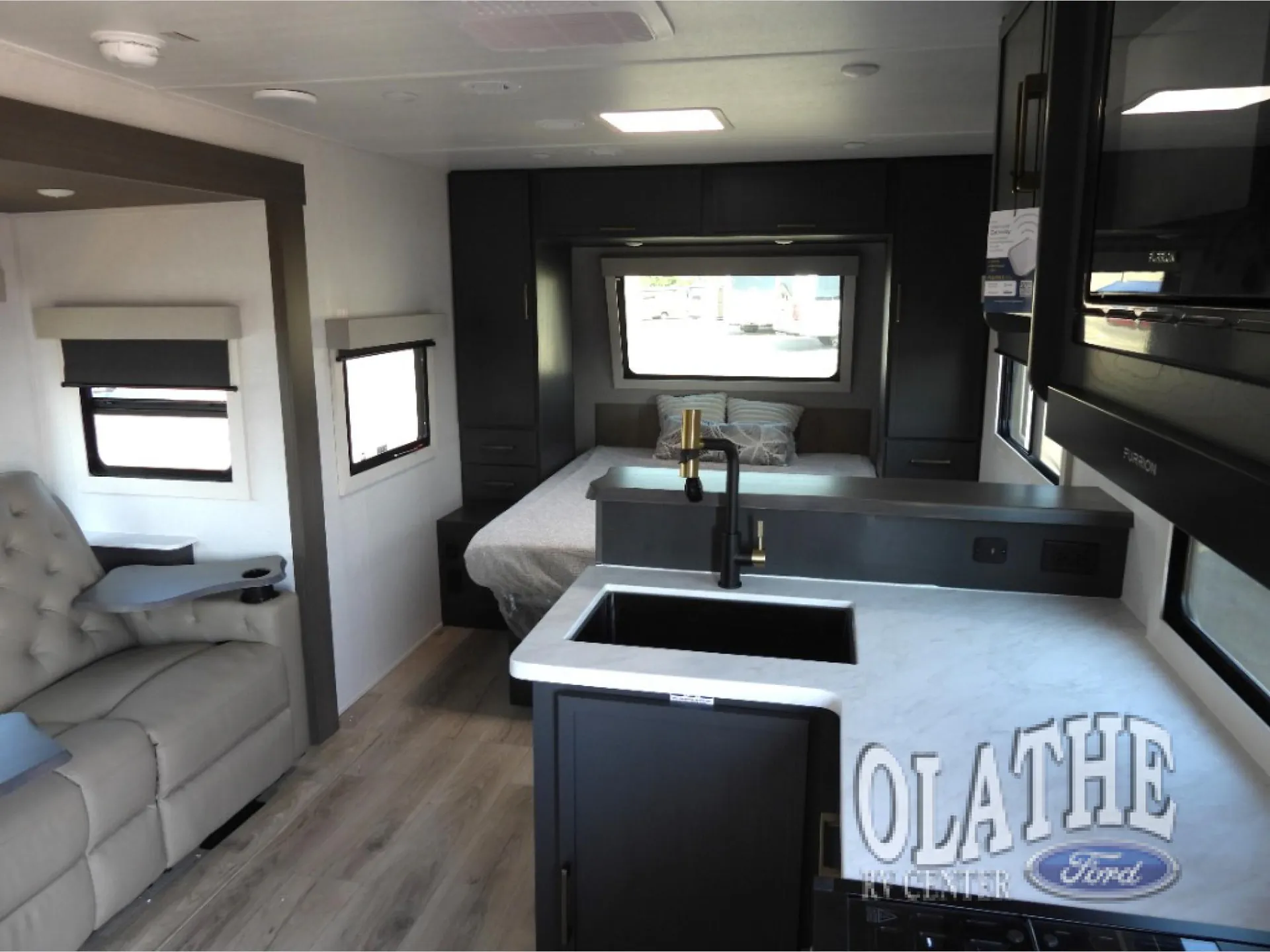2022 Forest River Surveyor Legend 296QBLE - Photo 3