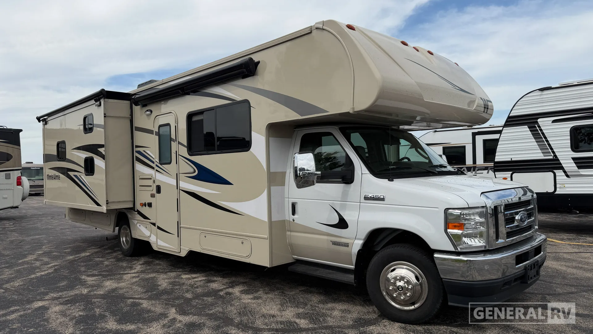 2023 Winnebago Minnie Winnie 31H - Photo 2