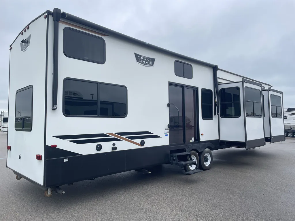 2022 Forest River Wildwood Grand Lodge 42FK, Photos photo 5