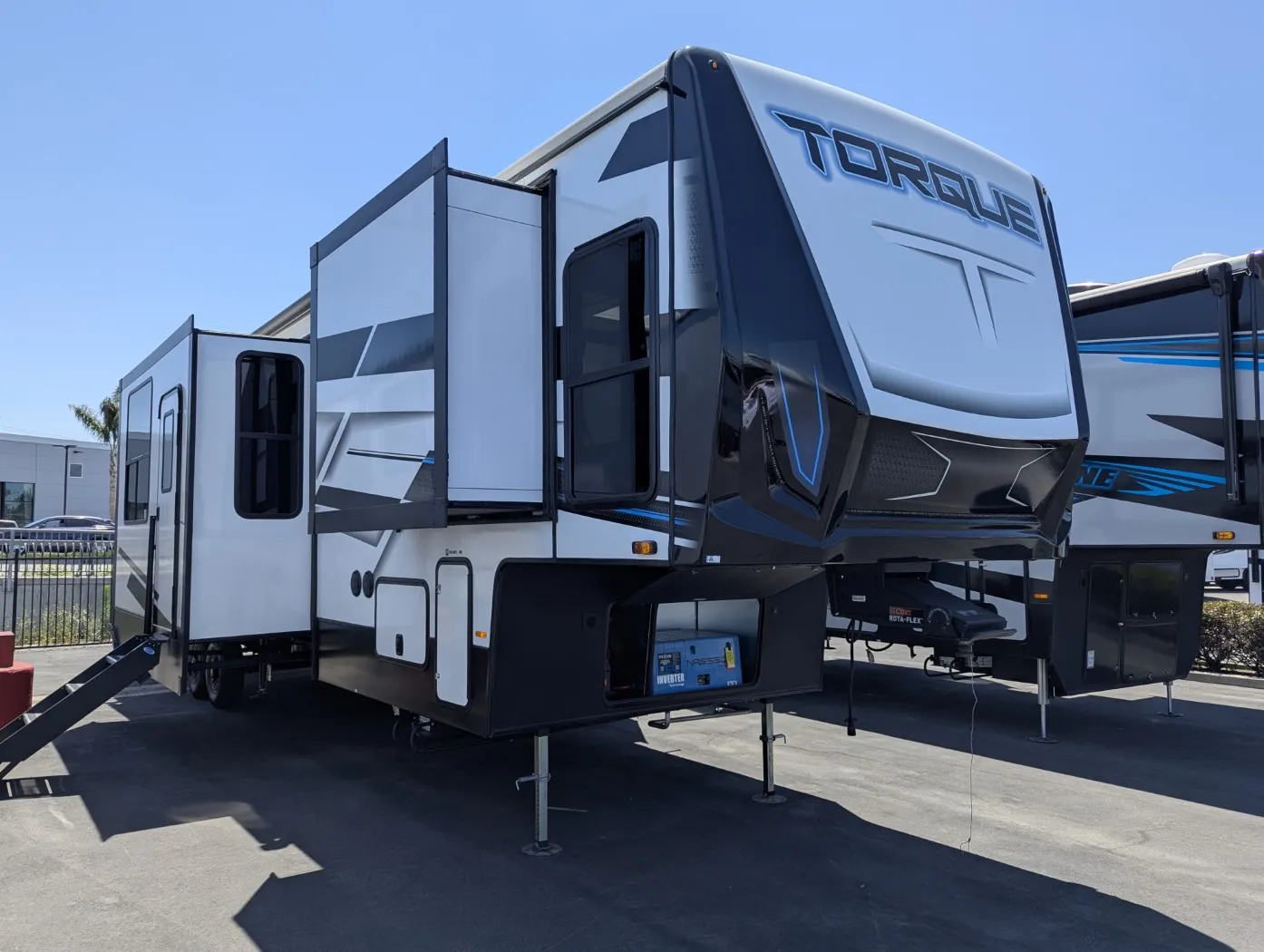2025 Heartland Torque TQ 385 - Photo 2