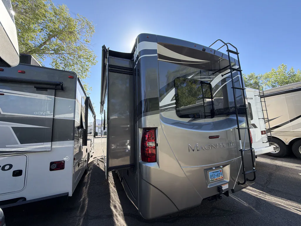 2023 Thor Motor Coach Magnitude RS36, Photos photo 7