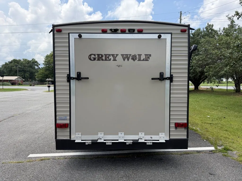 2016 Forest River Cherokee Grey Wolf 22RR — Photo 7